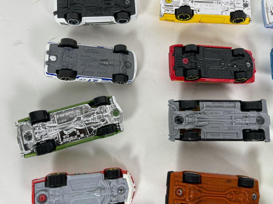 Vintage Mattel Hot Wheels Cars Lot - See Photos [Photo 18]