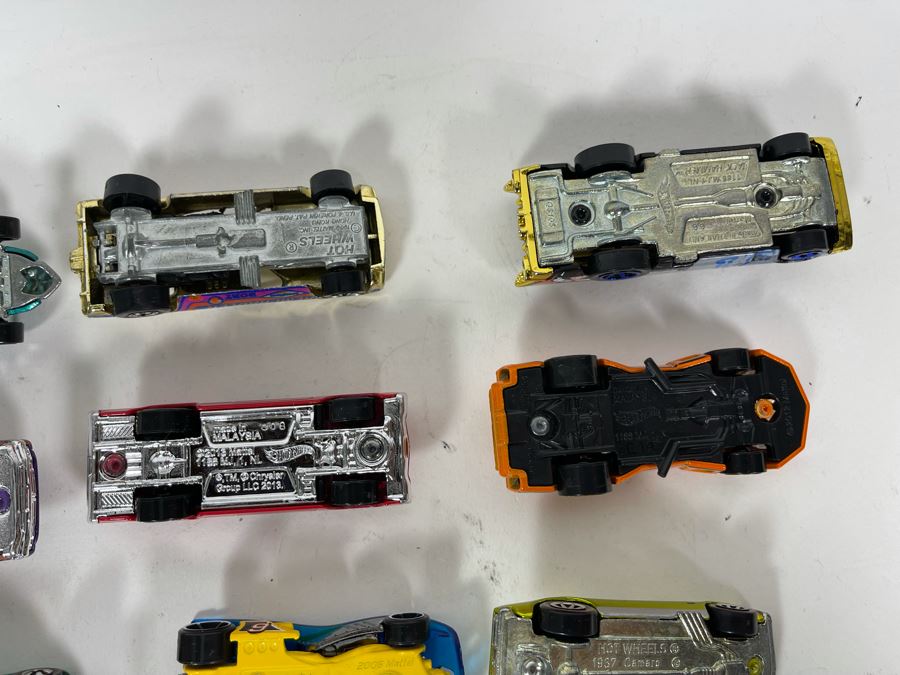 Vintage Mattel Hot Wheels Cars Lot - See Photos [Photo 19]