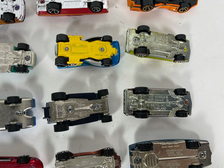 Vintage Mattel Hot Wheels Cars Lot - See Photos [Photo 16]