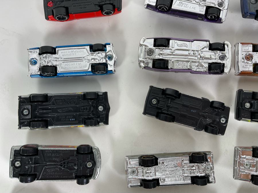 Vintage Mattel Hot Wheels Cars Lot - See Photos [Photo 17]