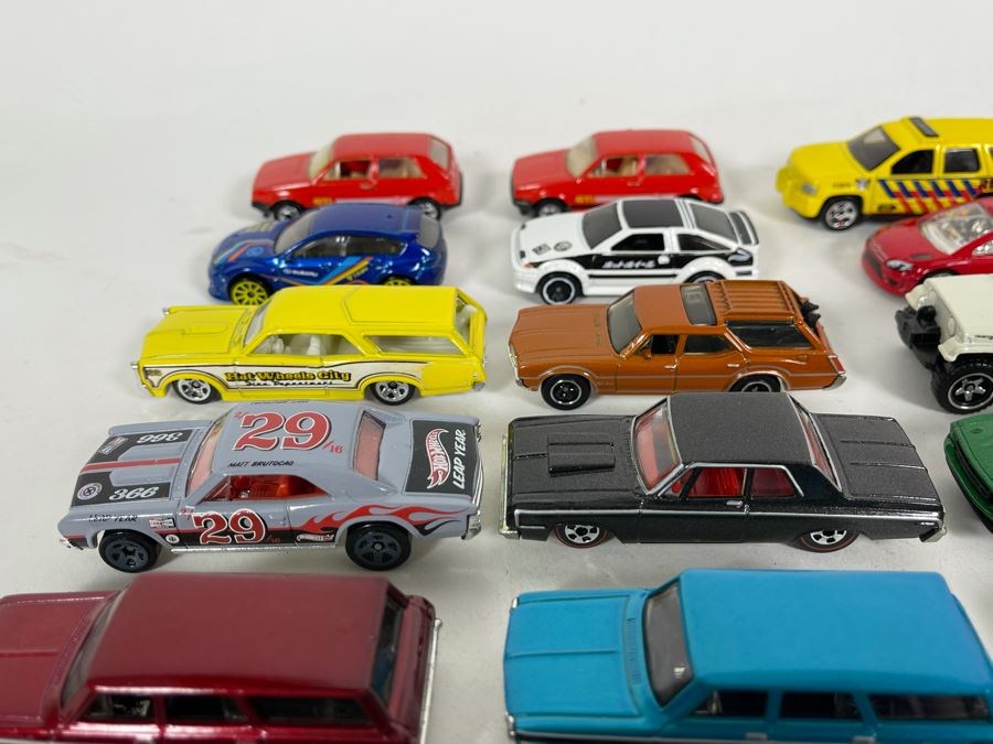 Vintage Mattel Hot Wheels Cars Lot - See Photos [Photo 9]