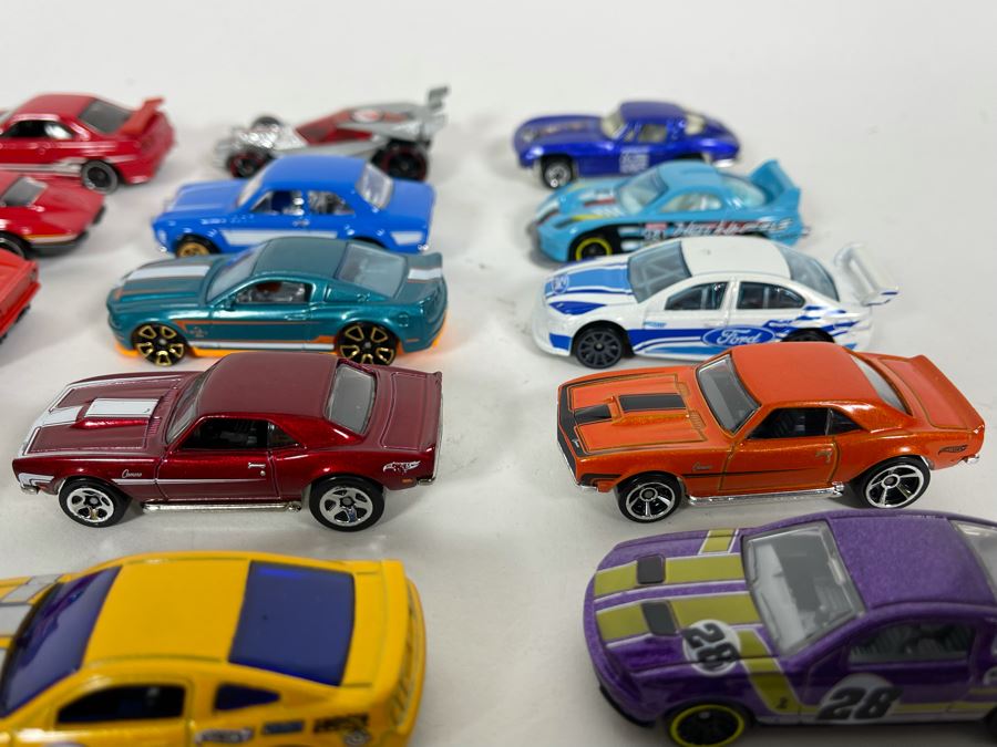 Vintage Mattel Hot Wheels Cars Lot - See Photos [Photo 9]
