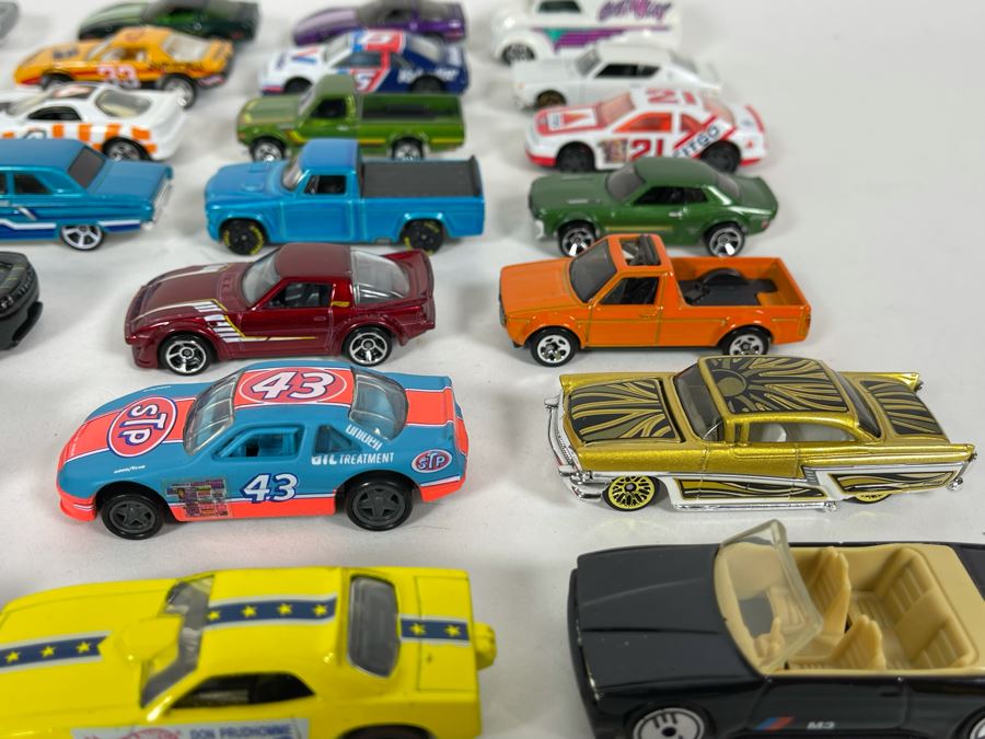 Vintage Mattel Hot Wheels Cars Lot - See Photos [Photo 8]