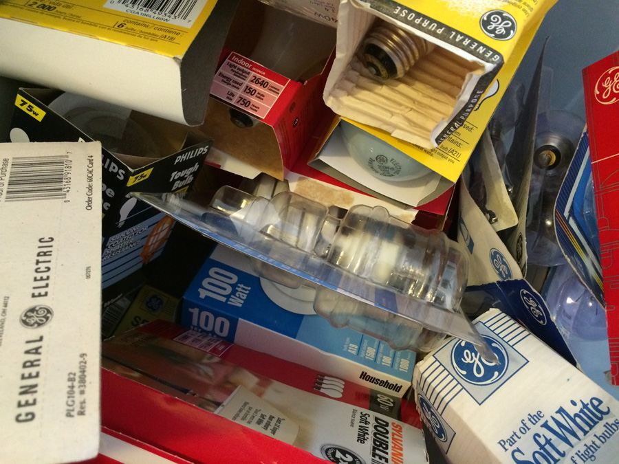 Light Bulb Lot with Plastic Bin [Photo 8]