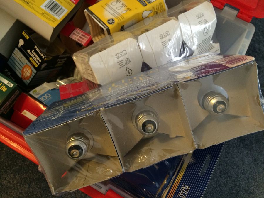 Light Bulb Lot with Plastic Bin [Photo 5]