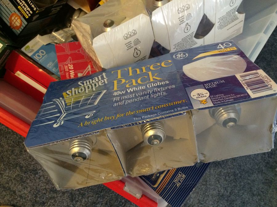 Light Bulb Lot with Plastic Bin [Photo 6]