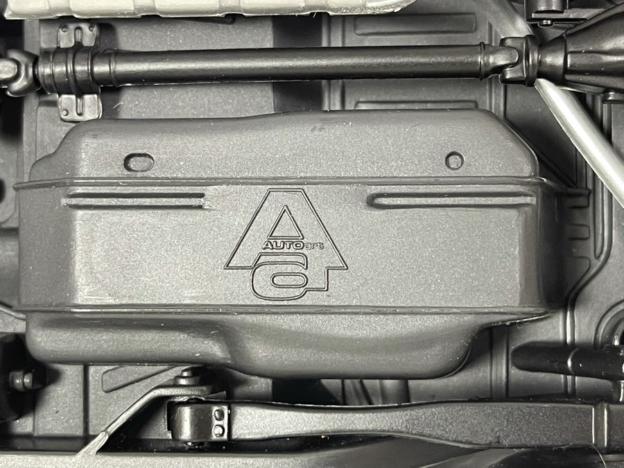 (2) Diecast Cars: ERTL Freelander Land Rover And AutoArt Range Rover 4.6 HSE [Photo 10]