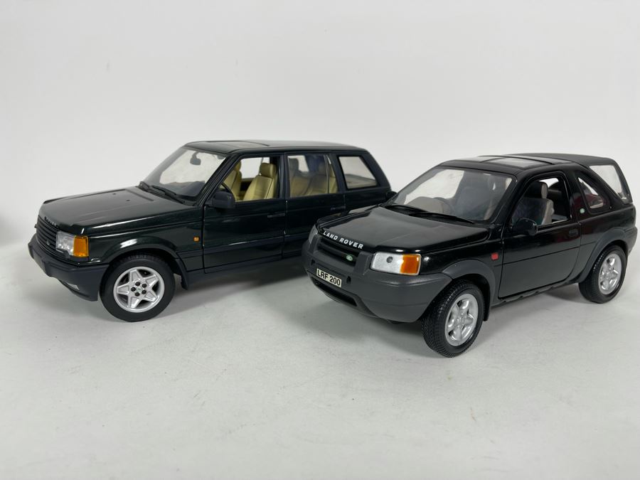(2) Diecast Cars: ERTL Freelander Land Rover And AutoArt Range Rover 4.6 HSE