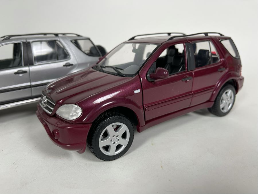 (2) Diecast Cars: Maisto Mercedes-Benz ML 55 AMG And Maisto Mercedes-Benz ML 320 [Photo 3]