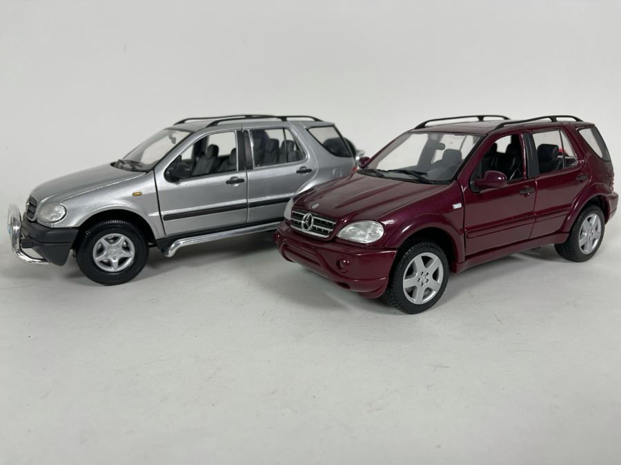 (2) Diecast Cars: Maisto Mercedes-Benz ML 55 AMG And Maisto Mercedes-Benz ML 320 [Photo 2]