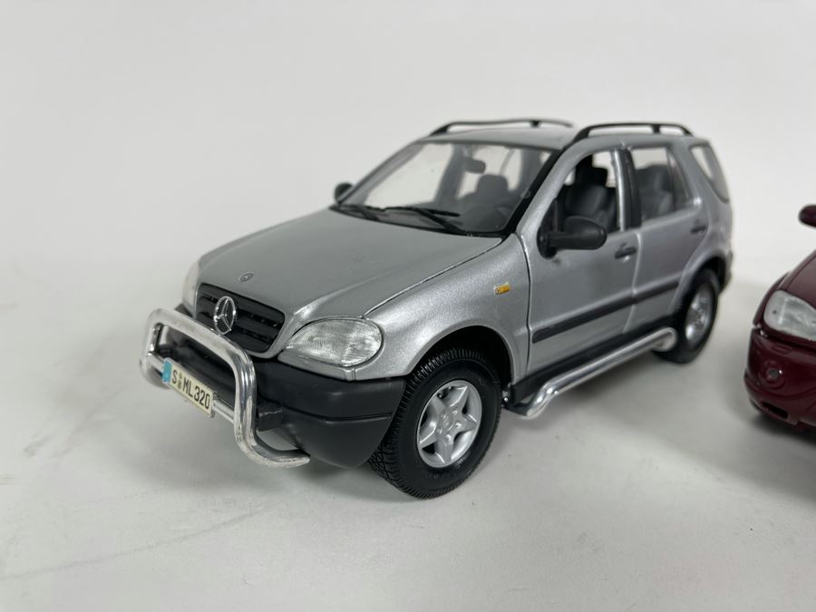(2) Diecast Cars: Maisto Mercedes-Benz ML 55 AMG And Maisto Mercedes-Benz ML 320 [Photo 5]