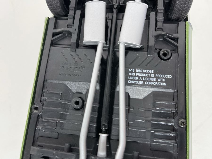 (3) ERTL 1/18 Scale 1969 Dodge Charger Diecast Cars (2 Muffler Pipes Needs Reattaching) [Photo 14]