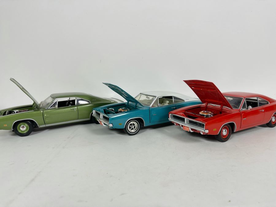 (3) ERTL 1/18 Scale 1969 Dodge Charger Diecast Cars (2 Muffler Pipes Needs Reattaching) [Photo 5]