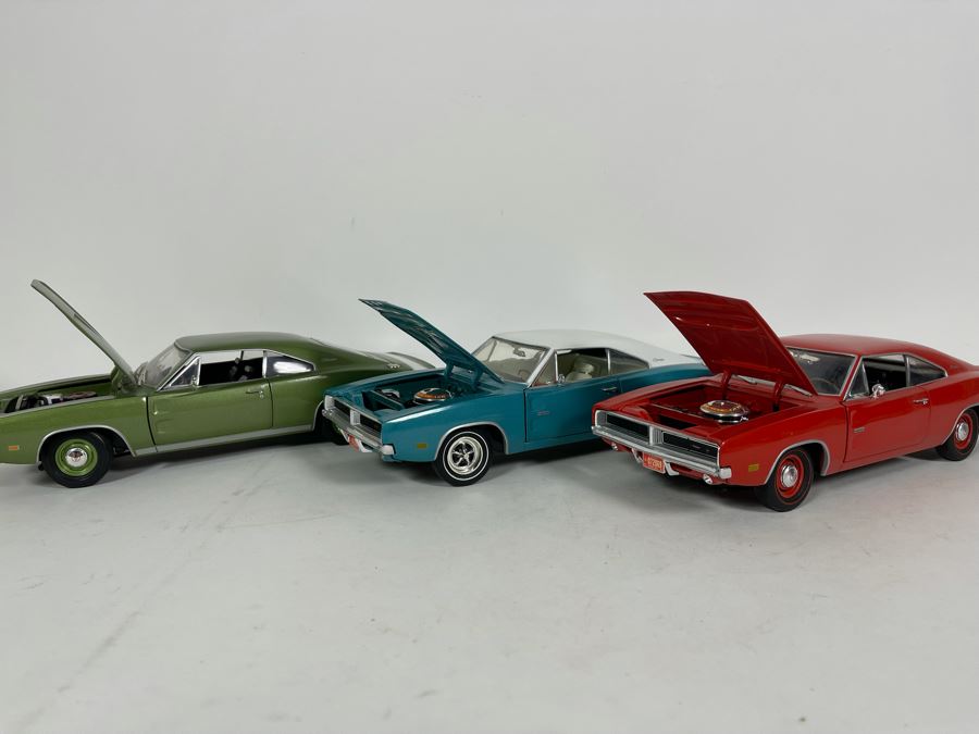 (3) ERTL 1/18 Scale 1969 Dodge Charger Diecast Cars (2 Muffler Pipes Needs Reattaching) [Photo 4]