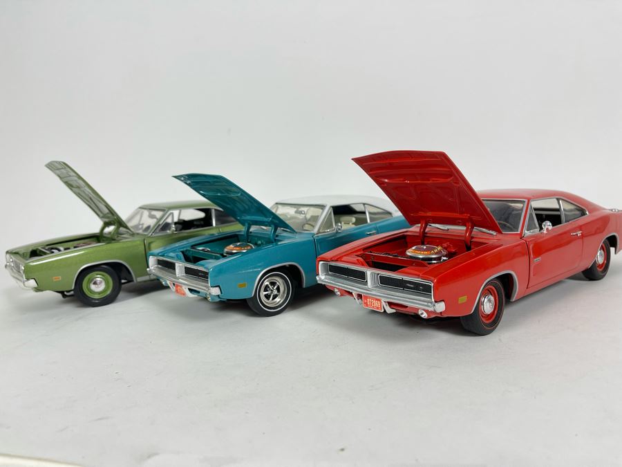 (3) ERTL 1/18 Scale 1969 Dodge Charger Diecast Cars (2 Muffler Pipes Needs Reattaching)