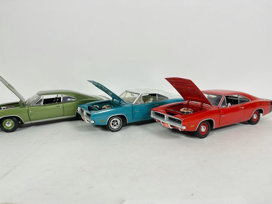 (3) ERTL 1/18 Scale 1969 Dodge Charger Diecast Cars (2 Muffler Pipes Needs Reattaching) [Photo 3]