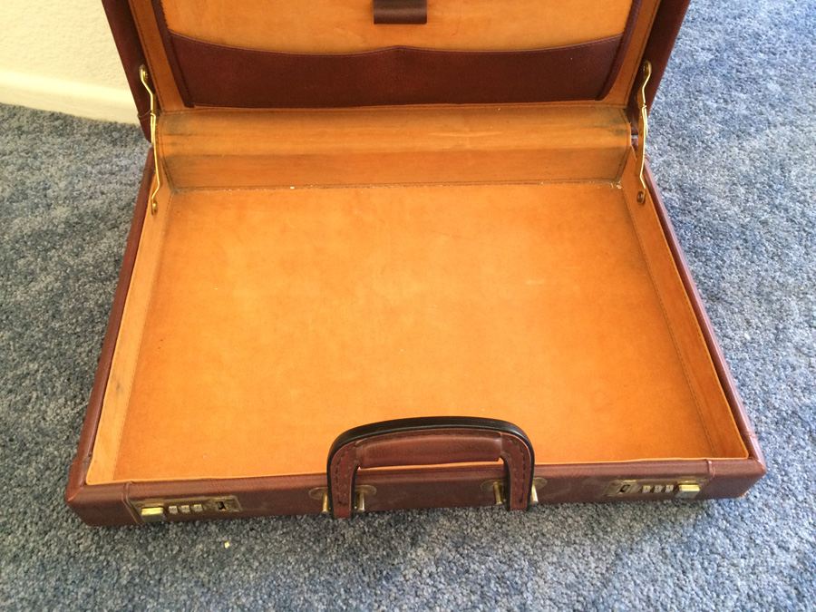 Briefcase [Photo 3]