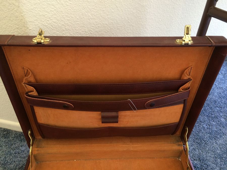 Briefcase [Photo 2]