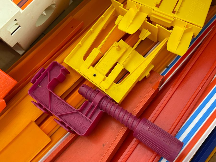 Vintage Mattel Hot Wheels Dual-Lane Rod Runner Race Set With Track And 1969 Hot Wheels Speedometer [Photo 9]