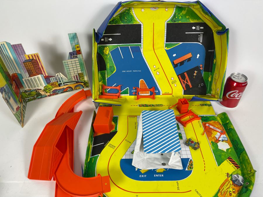 Vintage 1976 Matchbox City Car Playset [Photo 4]