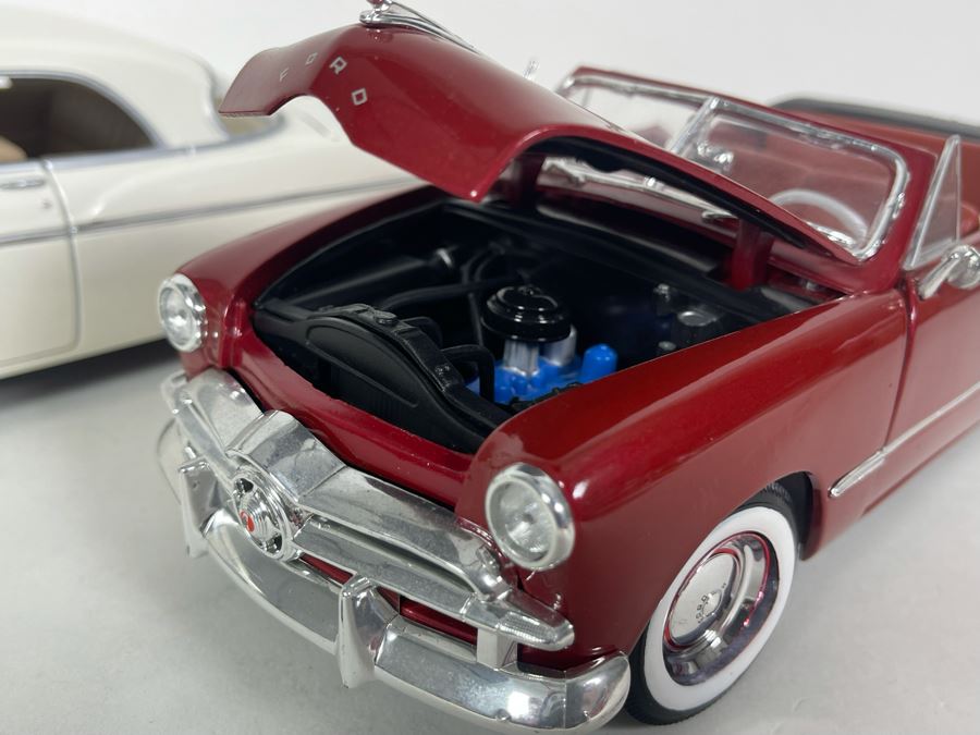 (2) Diecast Cars: Maisto Chrysler 300B (1956) And Maisto 1949 Ford [Photo 5]