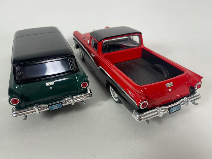 (2) Diecast Cars: Pair Of Road Signature 1957 Ford Ranchero [Photo 8]