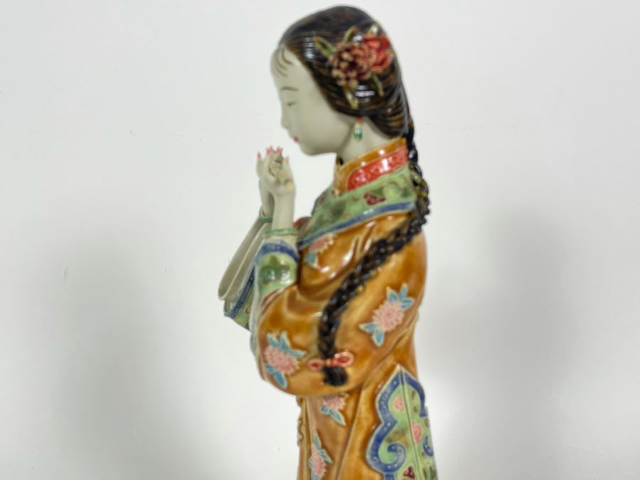 Vintage Signed Chinese Porcelain Figurine 12.5'H [Photo 8]