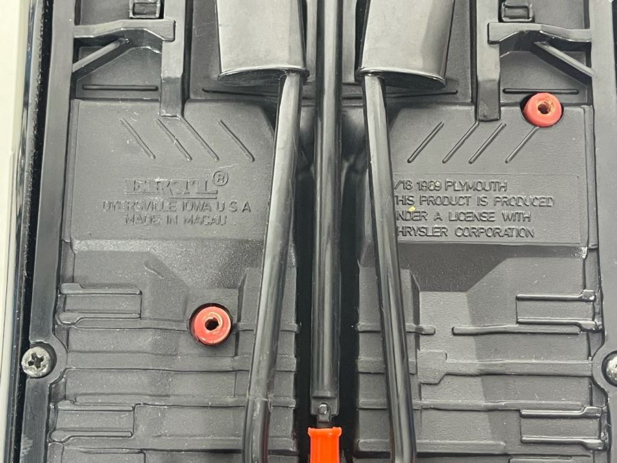 (2) Diecast Cars: Ertl 1969 Plymouth Charger And Ertl 1970 Ford Mustang [Photo 13]