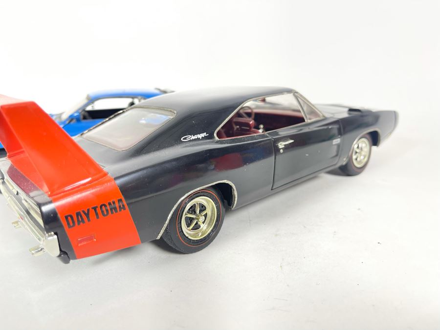 (2) Diecast Cars: Ertl 1969 Plymouth Charger And Ertl 1970 Ford Mustang [Photo 8]