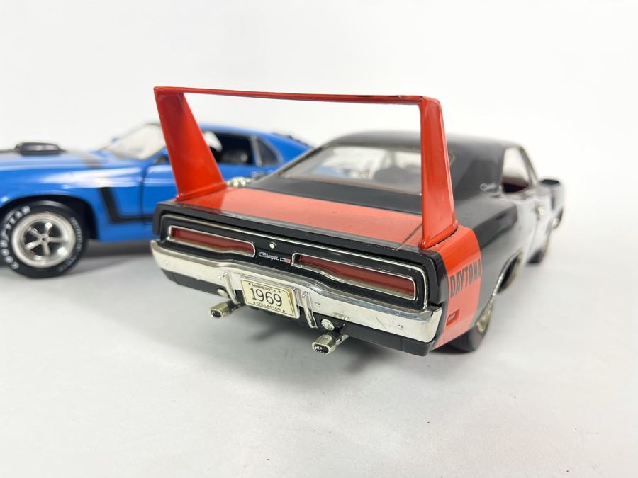 (2) Diecast Cars: Ertl 1969 Plymouth Charger And Ertl 1970 Ford Mustang [Photo 7]