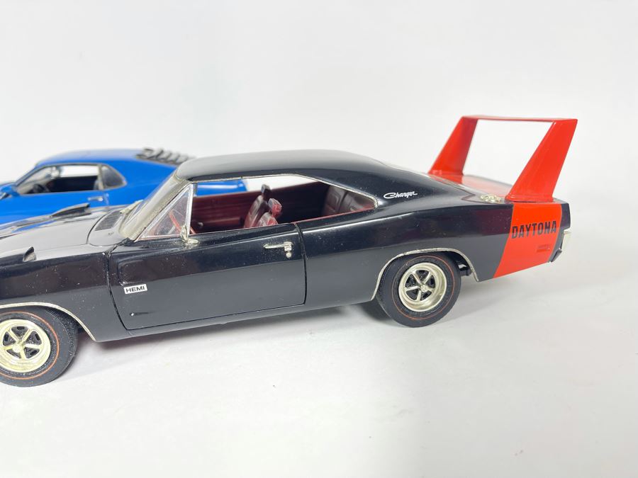 (2) Diecast Cars: Ertl 1969 Plymouth Charger And Ertl 1970 Ford Mustang [Photo 4]