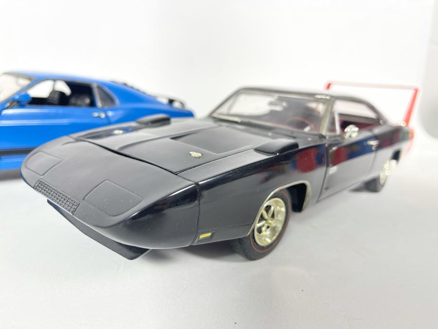 (2) Diecast Cars: Ertl 1969 Plymouth Charger And Ertl 1970 Ford Mustang [Photo 5]