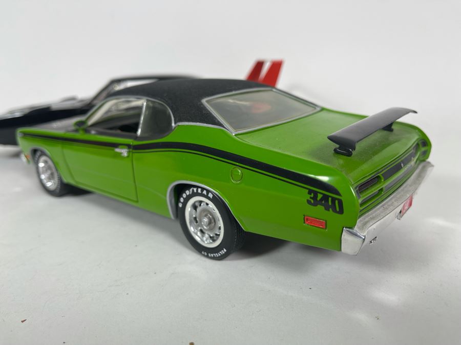 (2) Diecast Cars: Ertl Plymouth Duster And Ertl 1969 Dodge Charger [Photo 5]