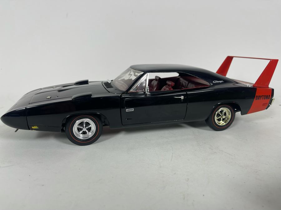 (2) Diecast Cars: Ertl Plymouth Duster And Ertl 1969 Dodge Charger [Photo 7]