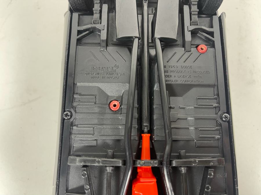 (2) Diecast Cars: Ertl Plymouth Duster And Ertl 1969 Dodge Charger [Photo 13]