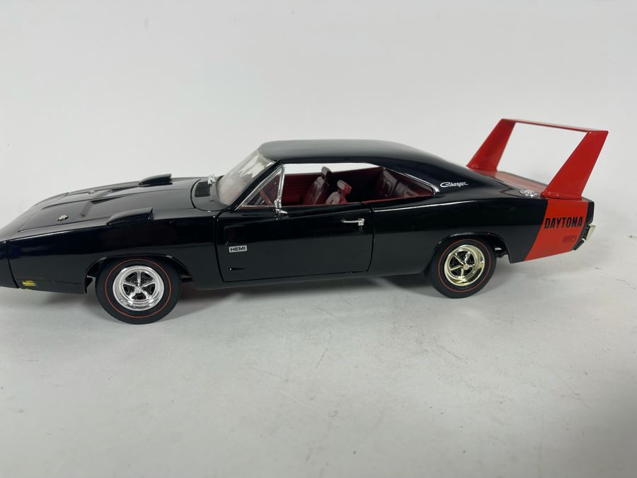 (2) Diecast Cars: Ertl Plymouth Duster And Ertl 1969 Dodge Charger [Photo 8]
