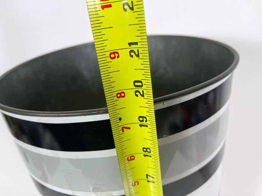 Vintage 1988 Los Angeles Kings Metal Wastebasket 19H [Photo 5]