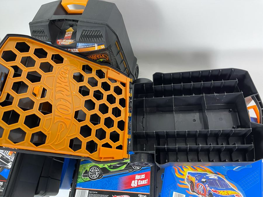 (7) Mattel Hot Wheels Carry Cases [Photo 12]