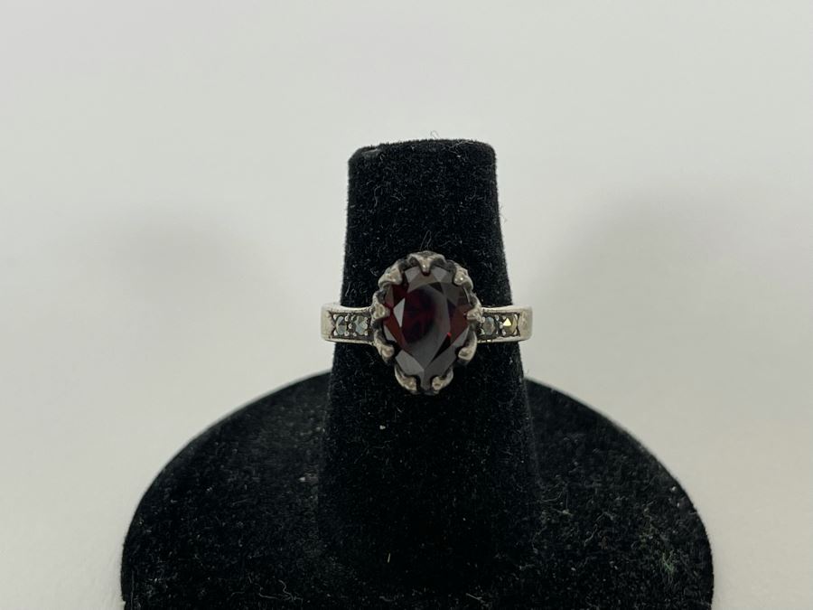 Pair Of Vintage Sterling Silver Rings Size 5.25 & 6.5 Weighs 9.4g [Photo 4]