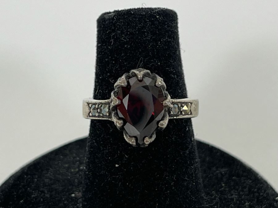 Pair Of Vintage Sterling Silver Rings Size 5.25 & 6.5 Weighs 9.4g [Photo 2]