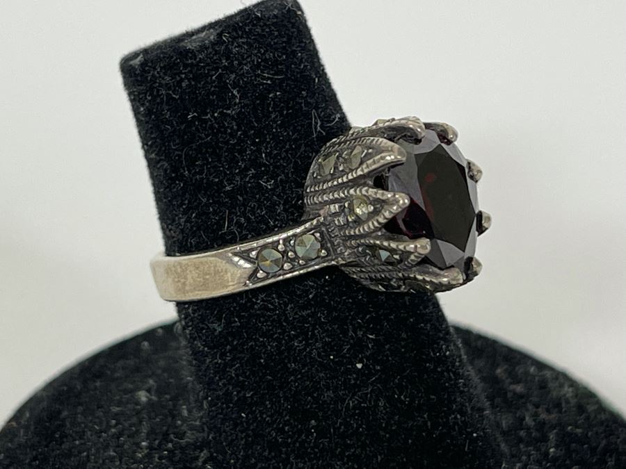 Pair Of Vintage Sterling Silver Rings Size 5.25 & 6.5 Weighs 9.4g [Photo 5]