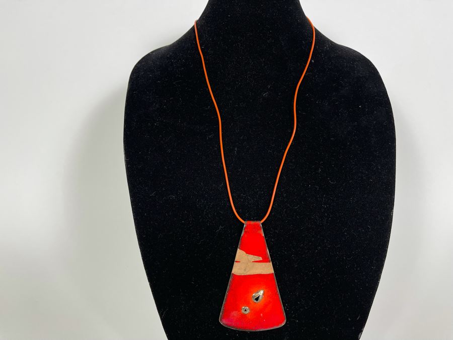 Metal Enamel Art Pendant Necklace [Photo 2]