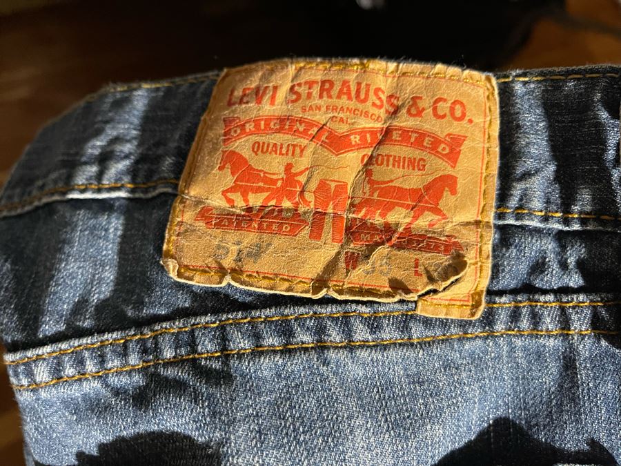 Collection Of Eight Pairs Of Levis Jeans Sizes 34-36 X 30 [Photo 10]