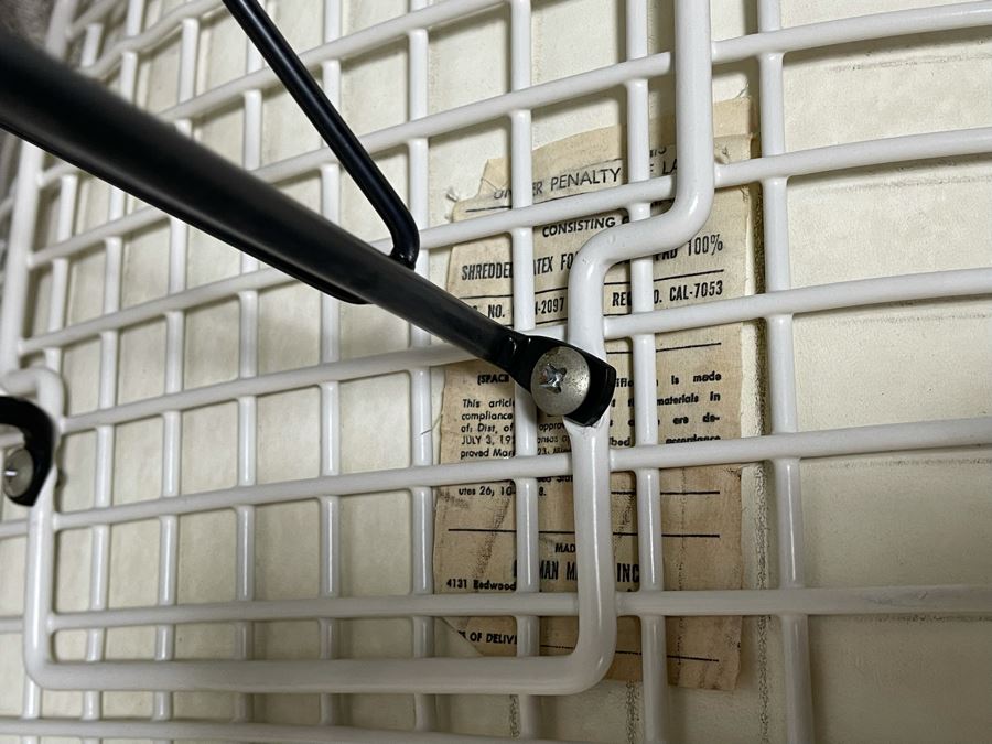 Set Of Six Early Charles & Ray Eames DKR Wire Bikini Chairs By Knoll In White [Photo 12]