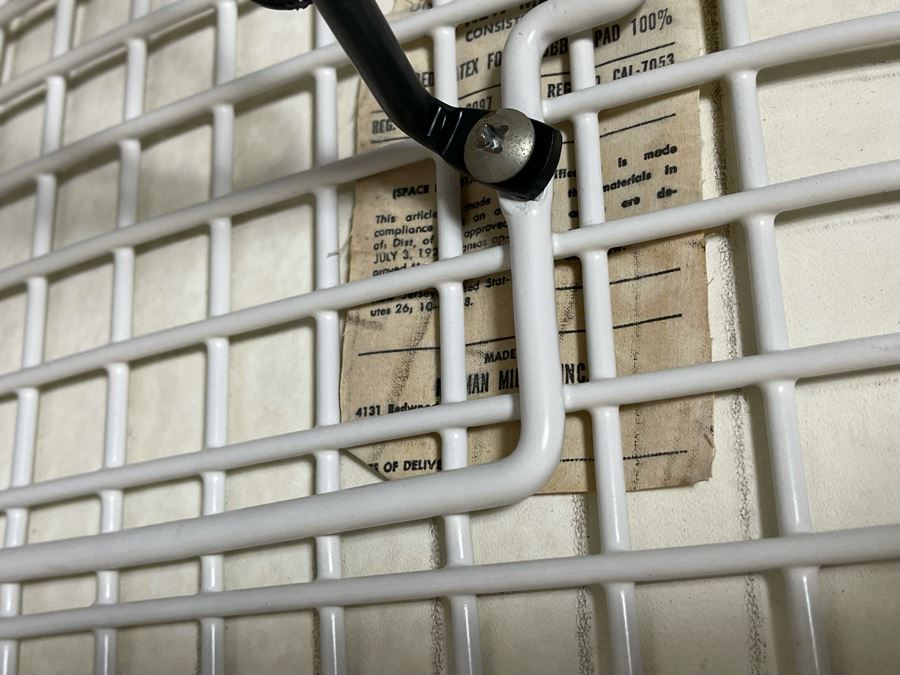 Set Of Six Early Charles & Ray Eames DKR Wire Bikini Chairs By Knoll In White [Photo 13]