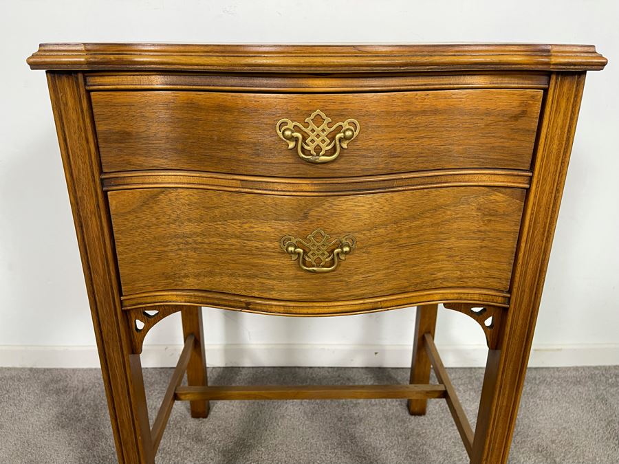 Vintage Wooden 2-Drawer Side Table Nightstand 19W X 15D X 27H [Photo 3]