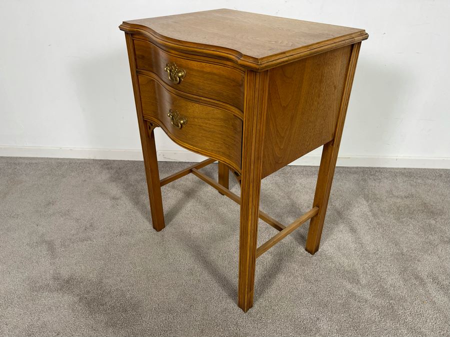 Vintage Wooden 2-Drawer Side Table Nightstand 19W X 15D X 27H [Photo 5]