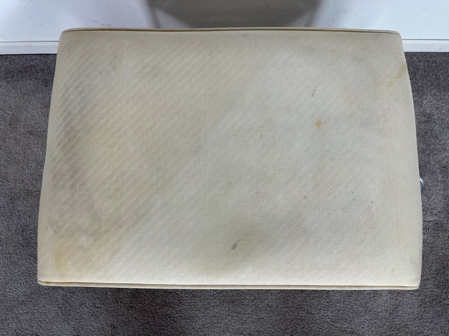 Vintage Lucite Vanity Bench By Hill Manufacturing Corp 21W X 14D X 16H [Photo 7]