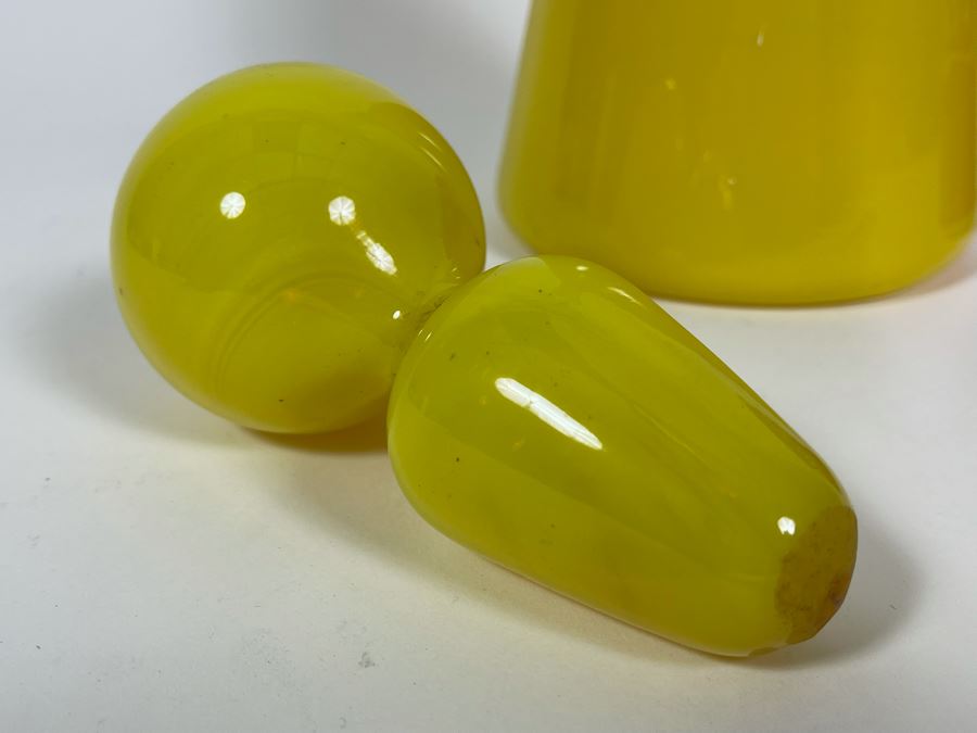 Vintage Yellow Glass Decanter With Stopper 15.5H [Photo 3]