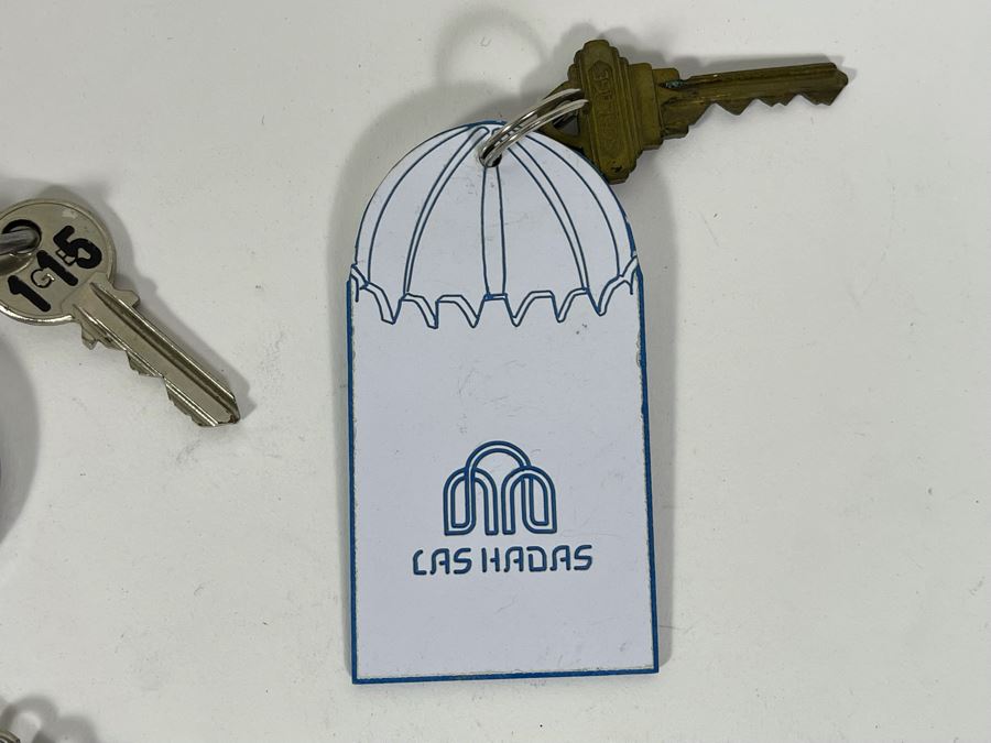 Collection Of Six Vintage Overseas Hotel Keys [Photo 5]